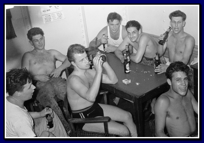 anunciada_023-010-gr-hoch-die-tassen.png