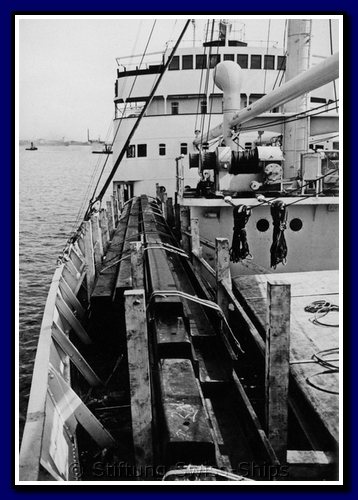 carona_024-detail-007-gr-deckcargo.png